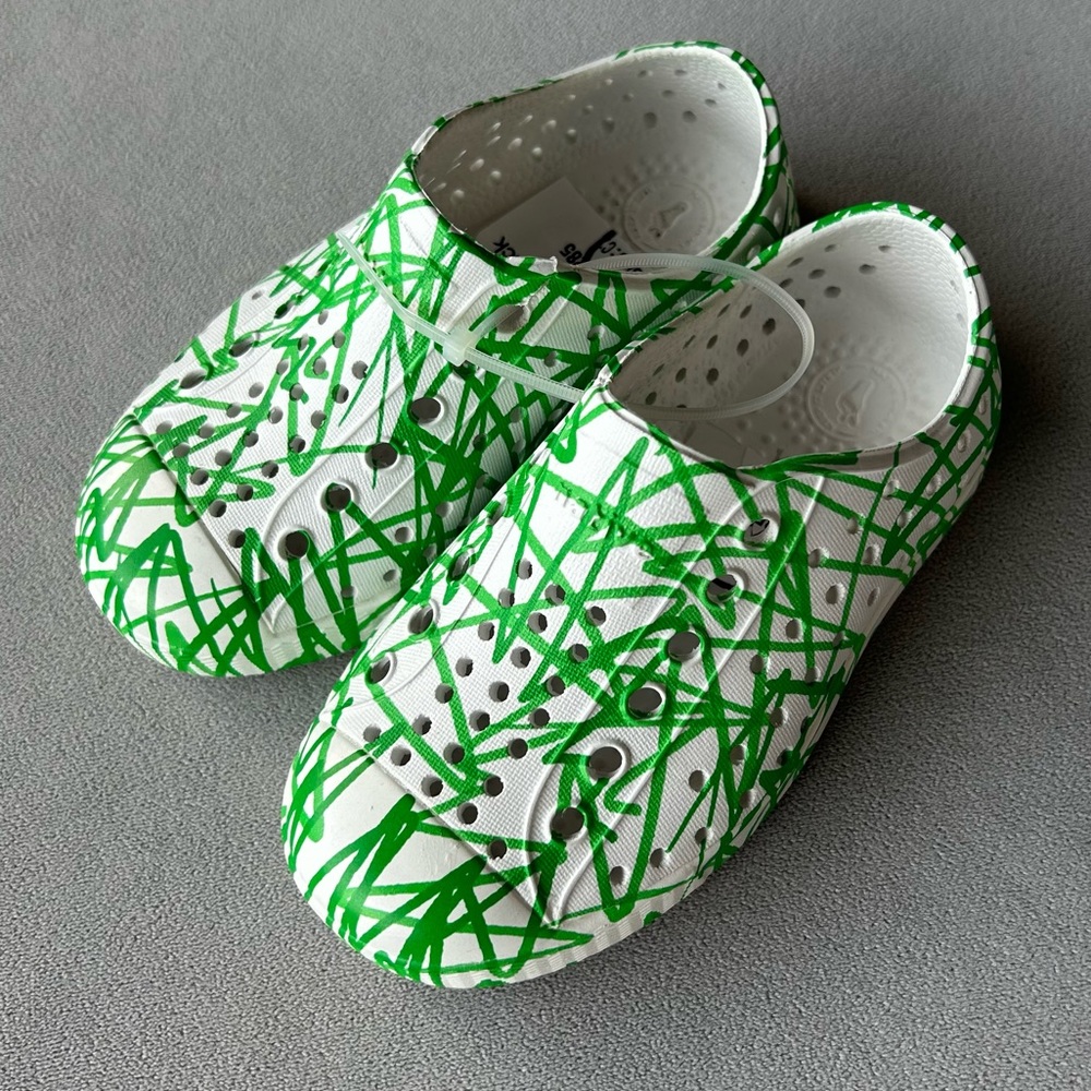 Native x Crayola ~ Size Toddler 7 ~ Cool Crayon Doodle Design!